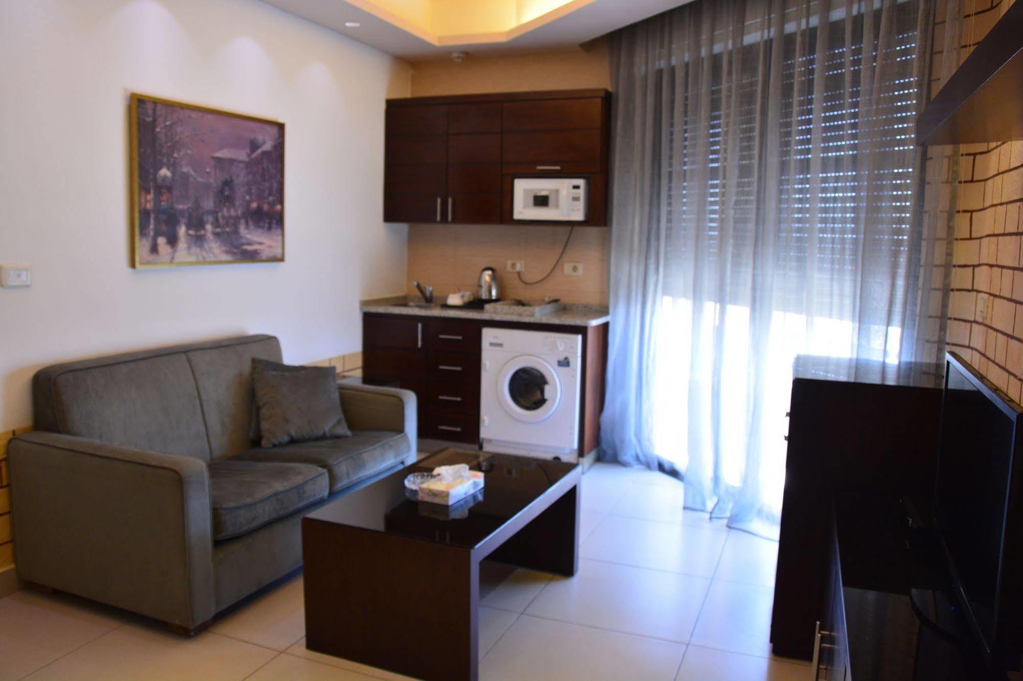 Nadine Hotel Suites Амман Екстер'єр фото