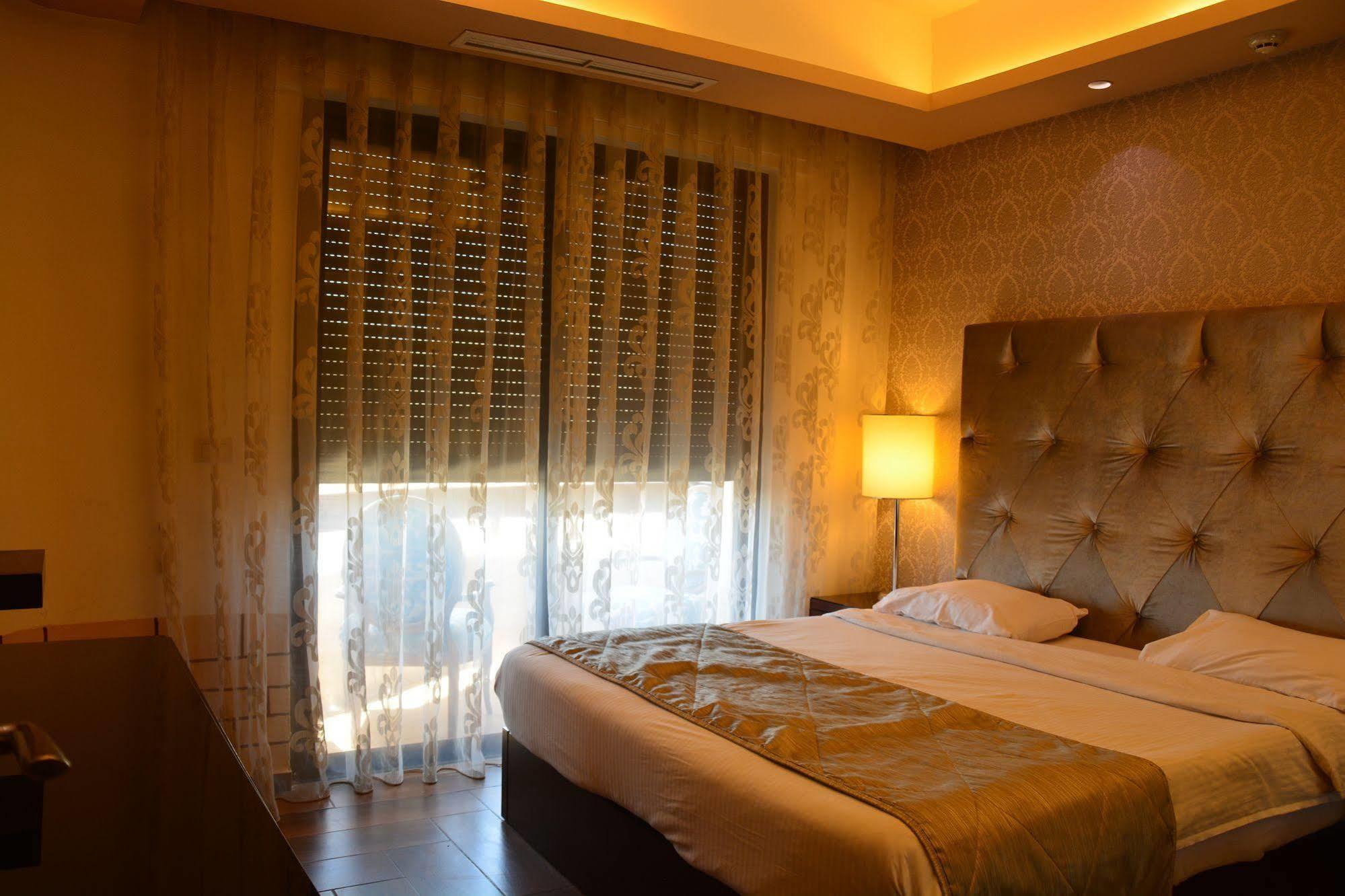 Nadine Hotel Suites Амман Екстер'єр фото